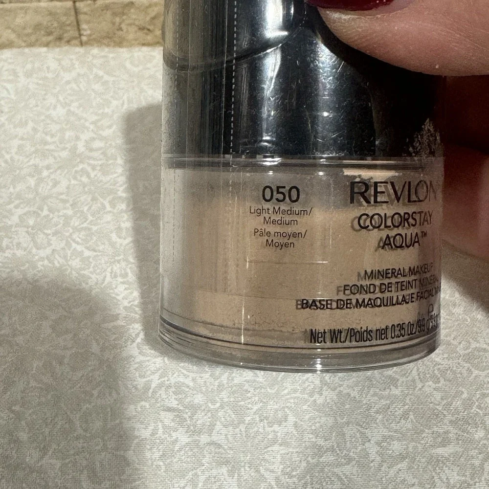 NEW Revlon Colorstay‎ Aqua Mineral Makeup-050 LIGHT MEDIUM/MEDIUM